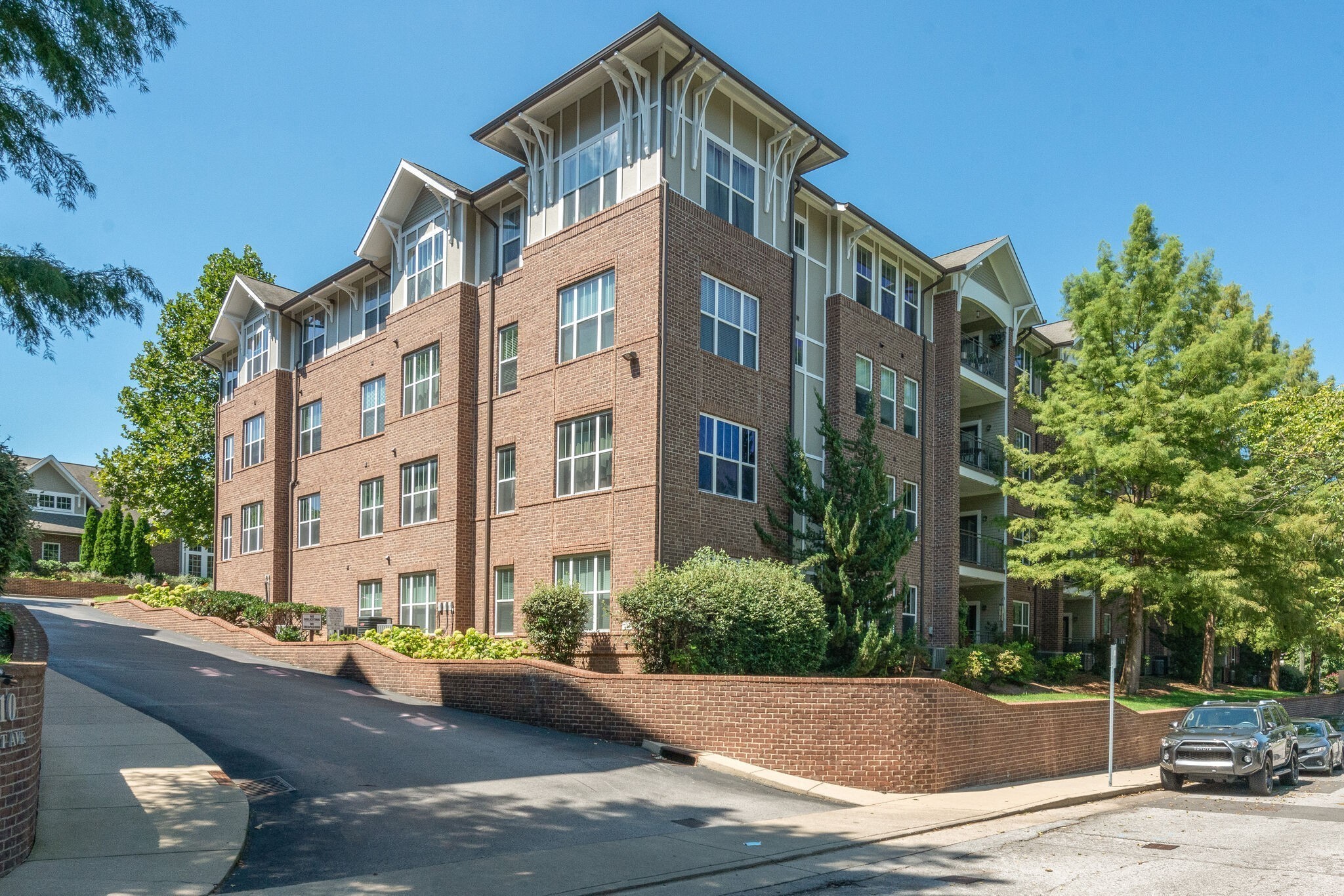 2310 Elliott Ave 411