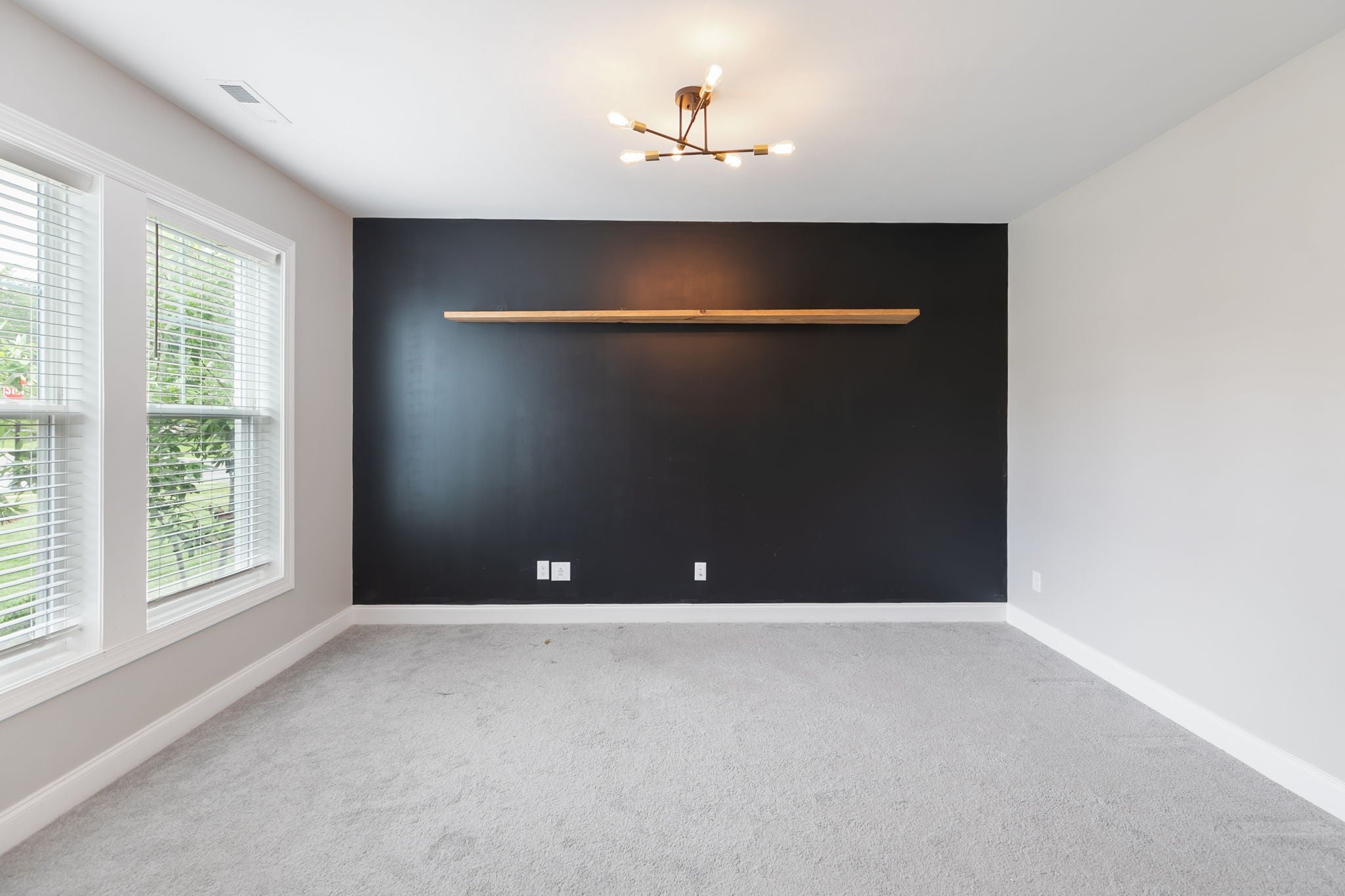 146 Newbury Dr