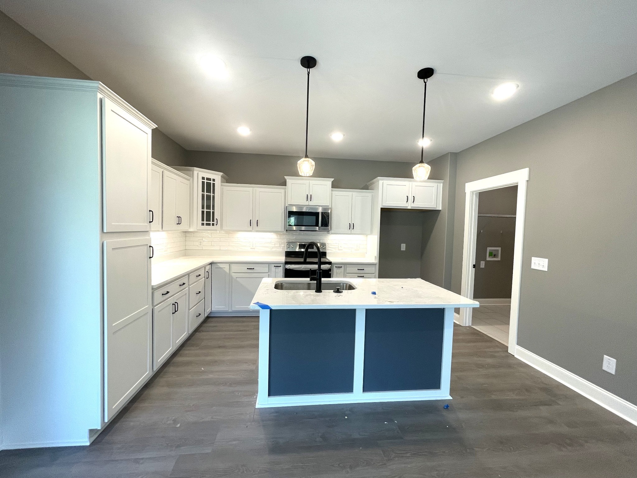 713 Eva Agnes Avenue