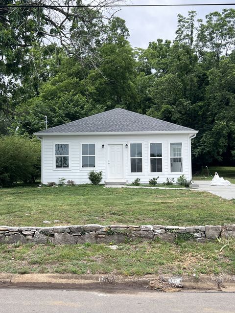 Photo of 612 E Madison St, Pulaski, TN 38478 (MLS # 3220535)