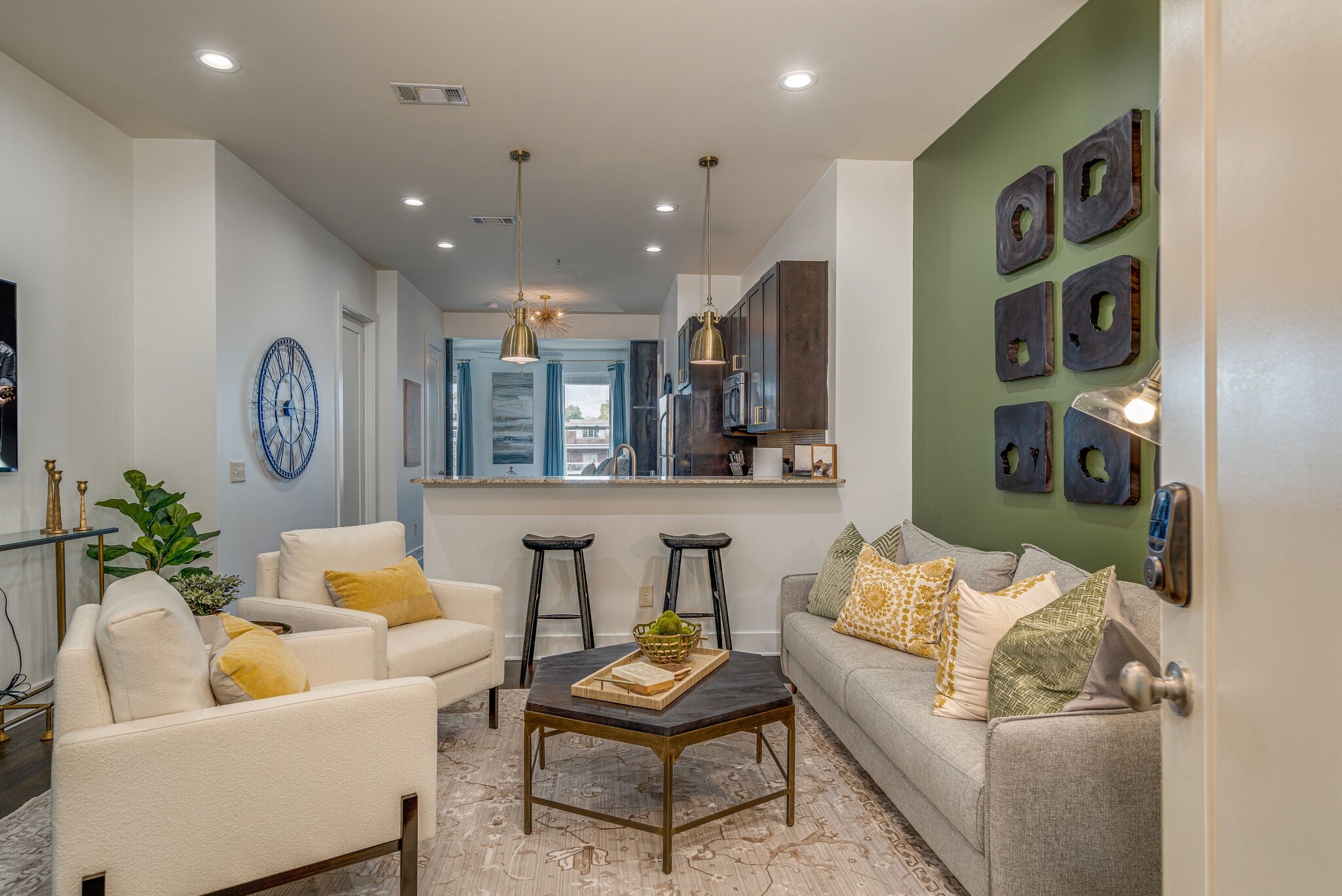 210 30th Ave N 402