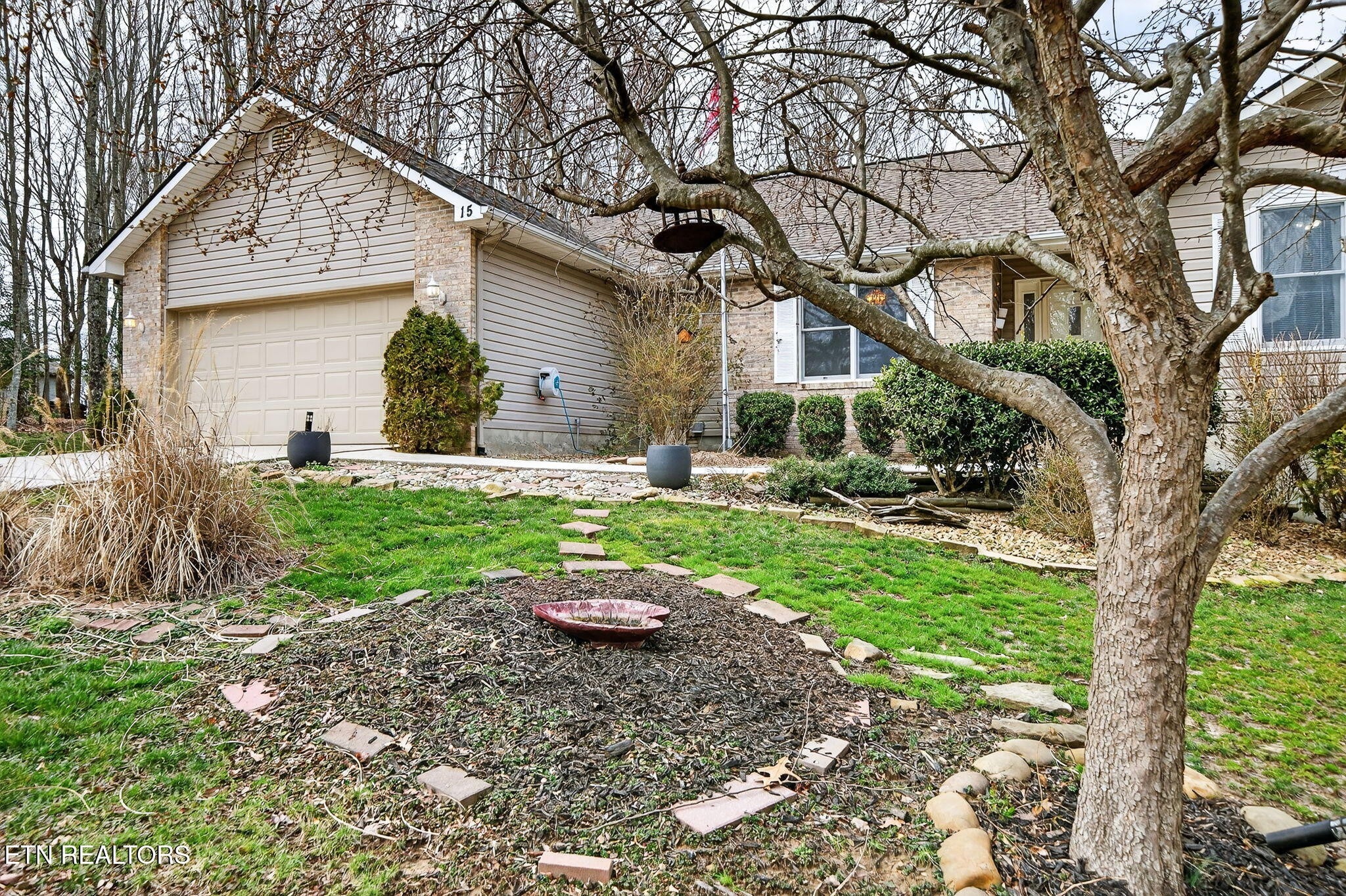 15 Ridge Crest Circle