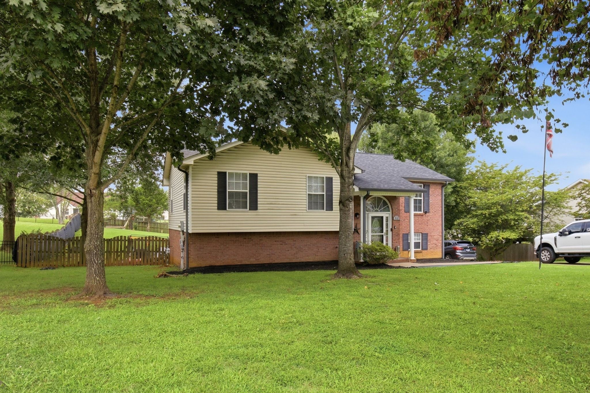 712 N Woodson Rd