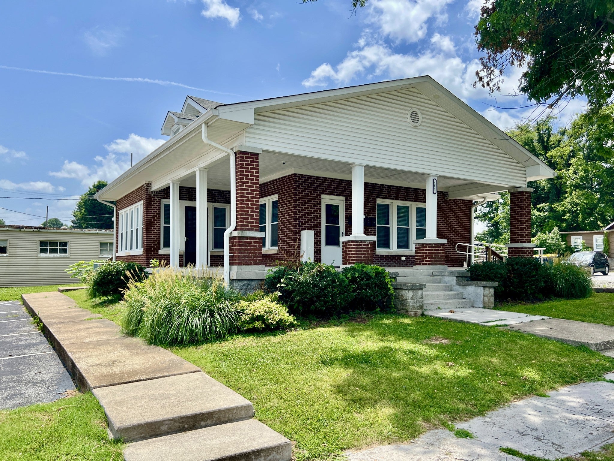 103 High Street N