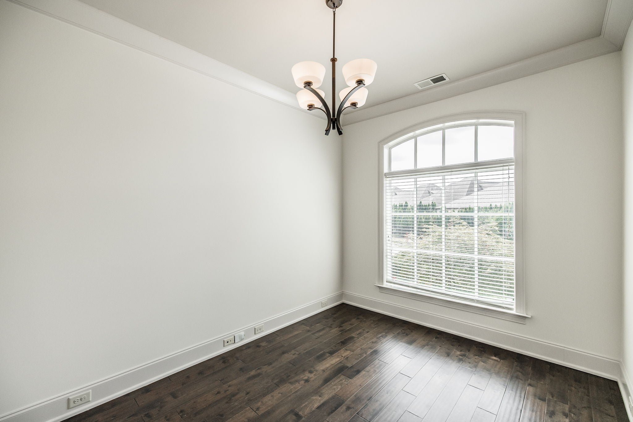 1033 Jarman Pvt Ln