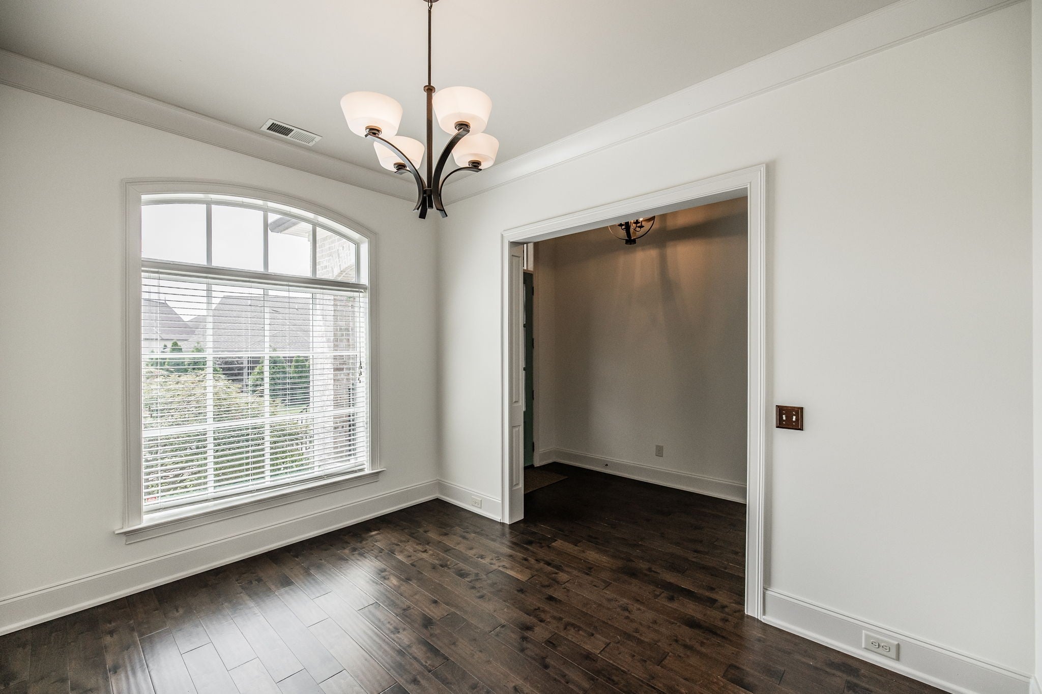1033 Jarman Pvt Ln