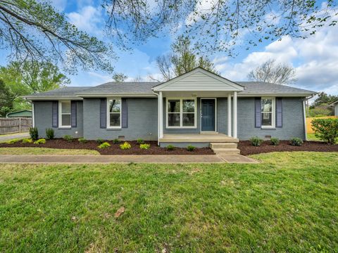 Photo of 9 Donelson Dr, Clarksville, TN 37042 (MLS # 3169517)