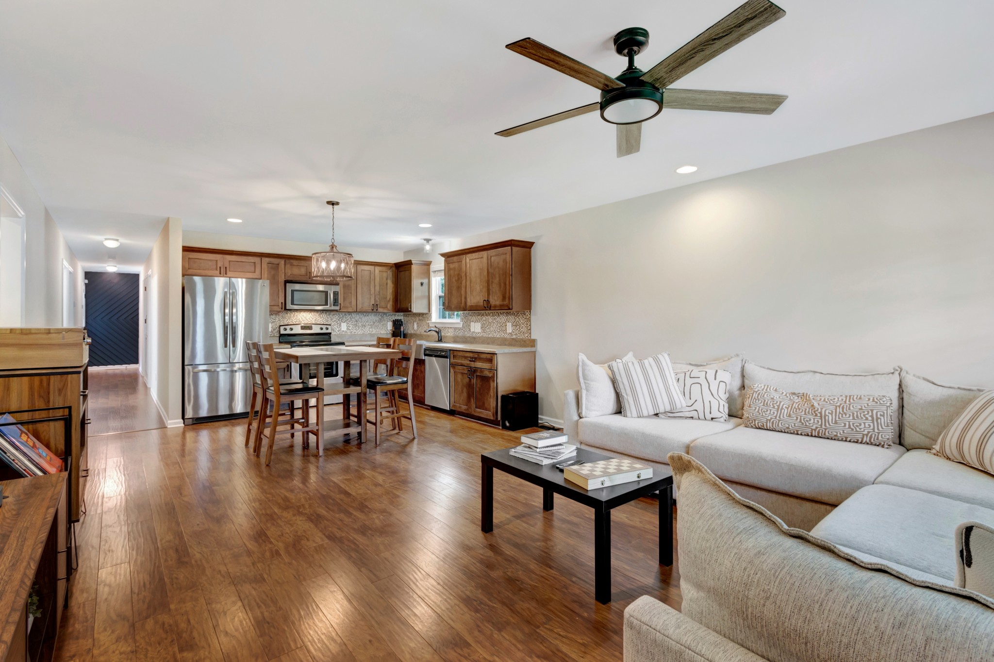 200 Woodsong Ln