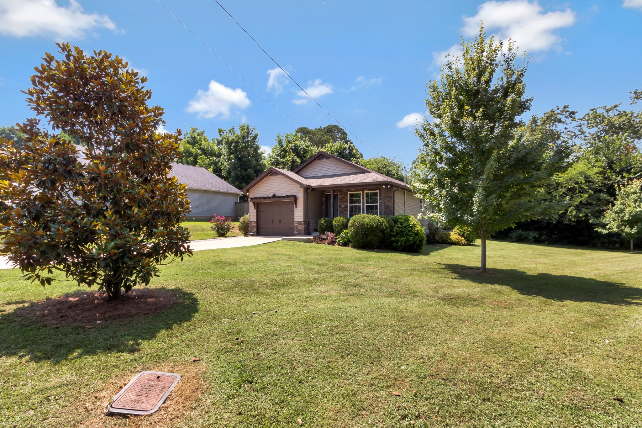200 Woodsong Ln