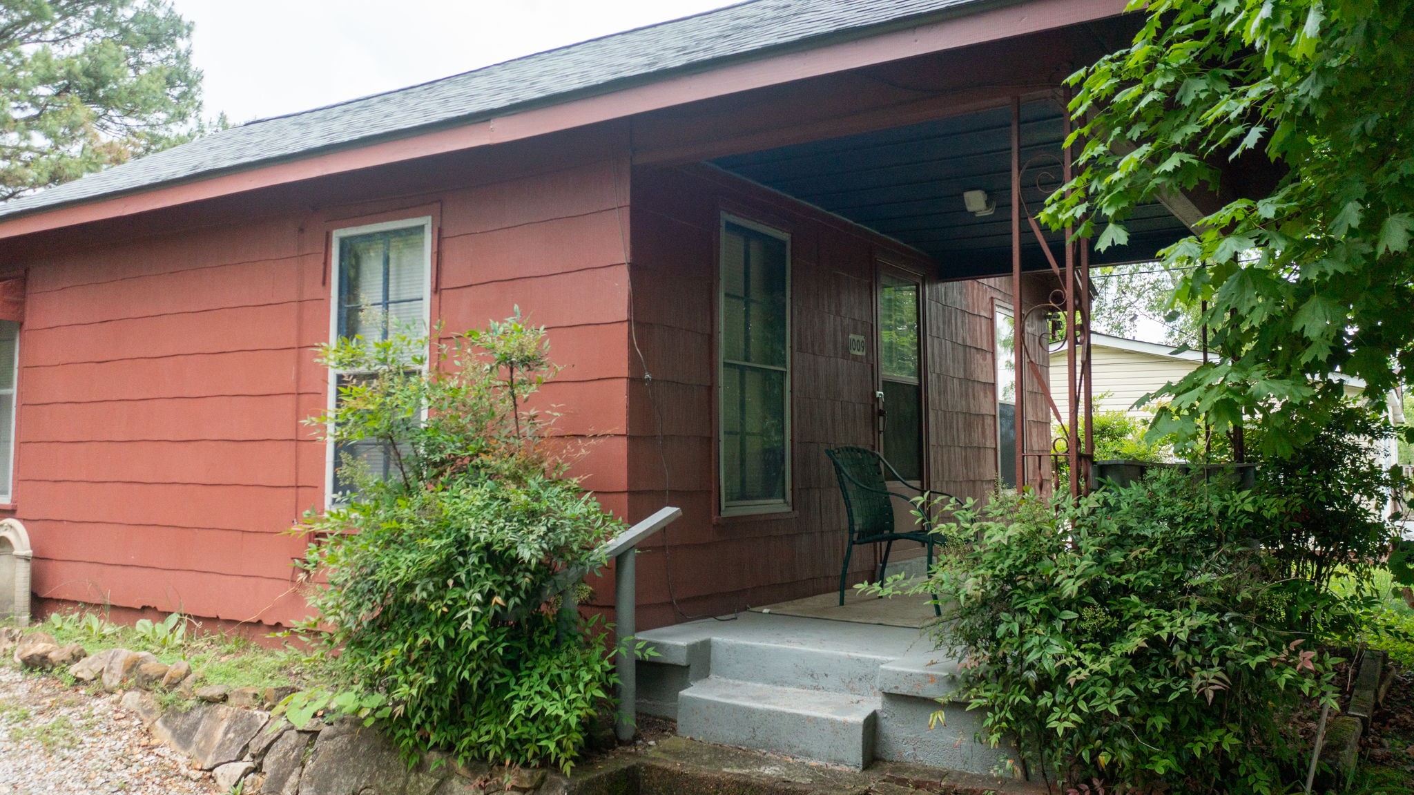 1009 5th Ave W