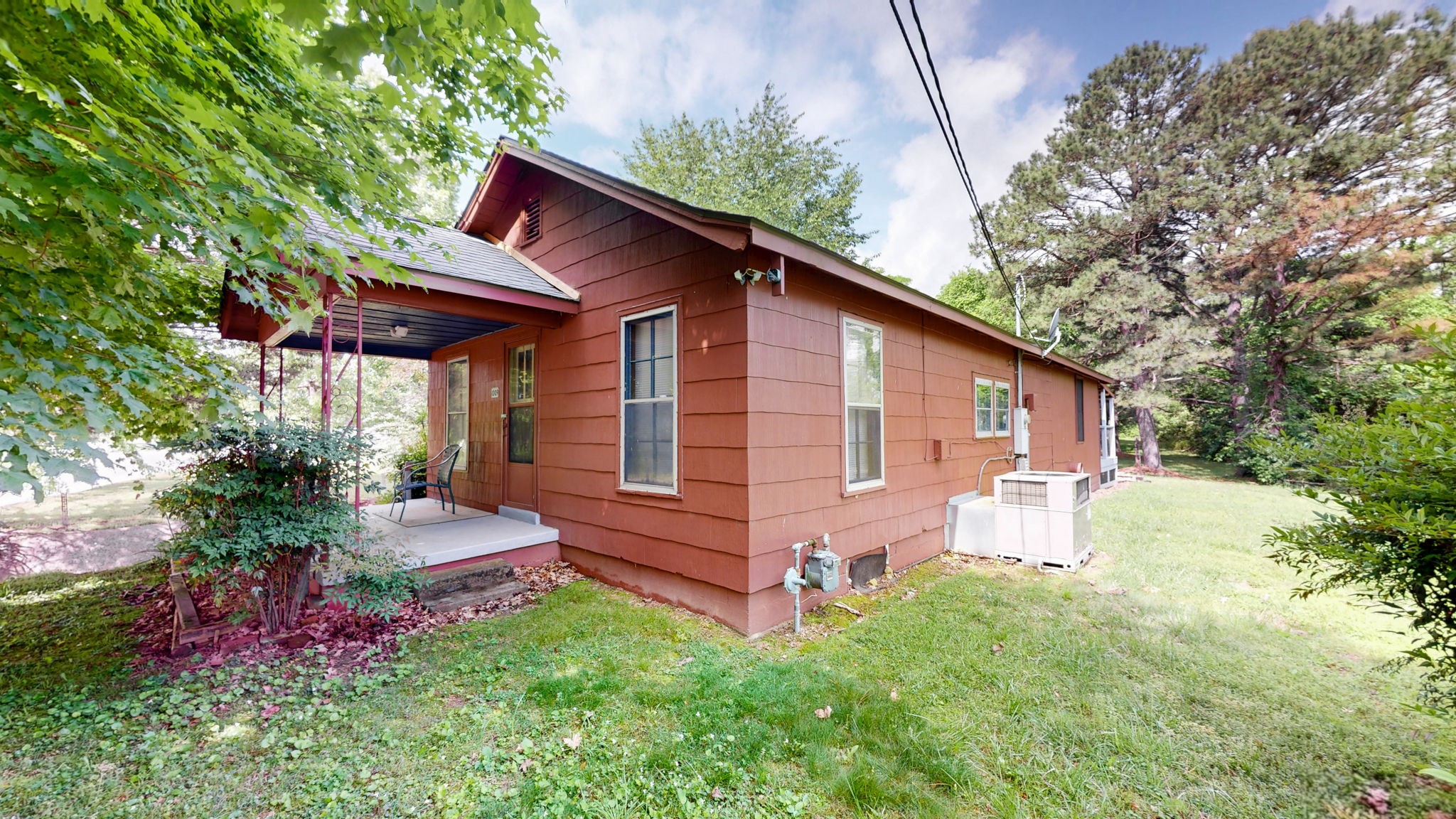 1009 5th Ave W