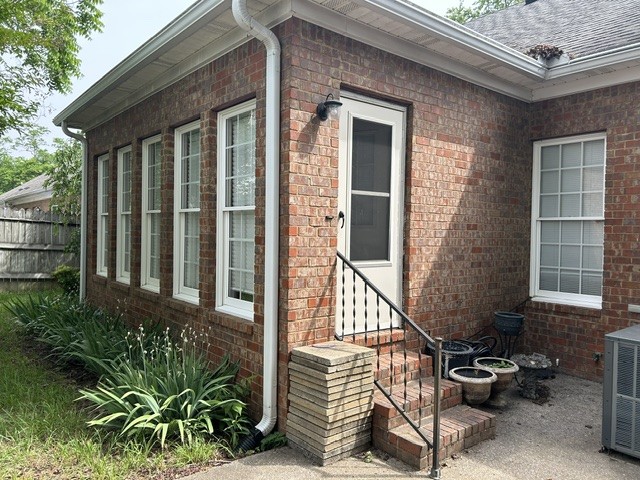 320 E Franklin St 12