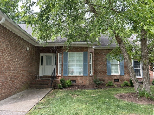 320 E Franklin St 12