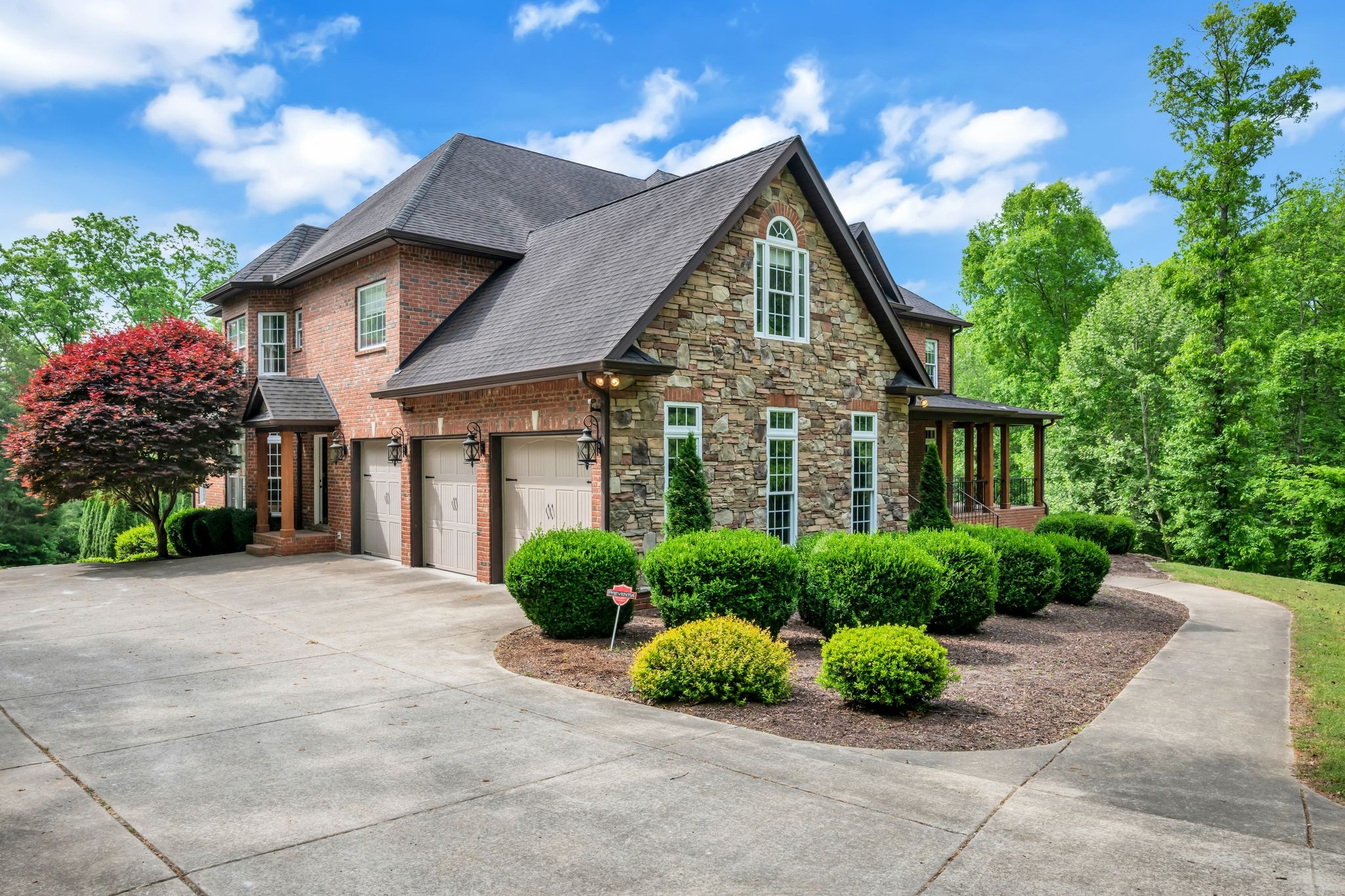 1032 Dogwood Ln