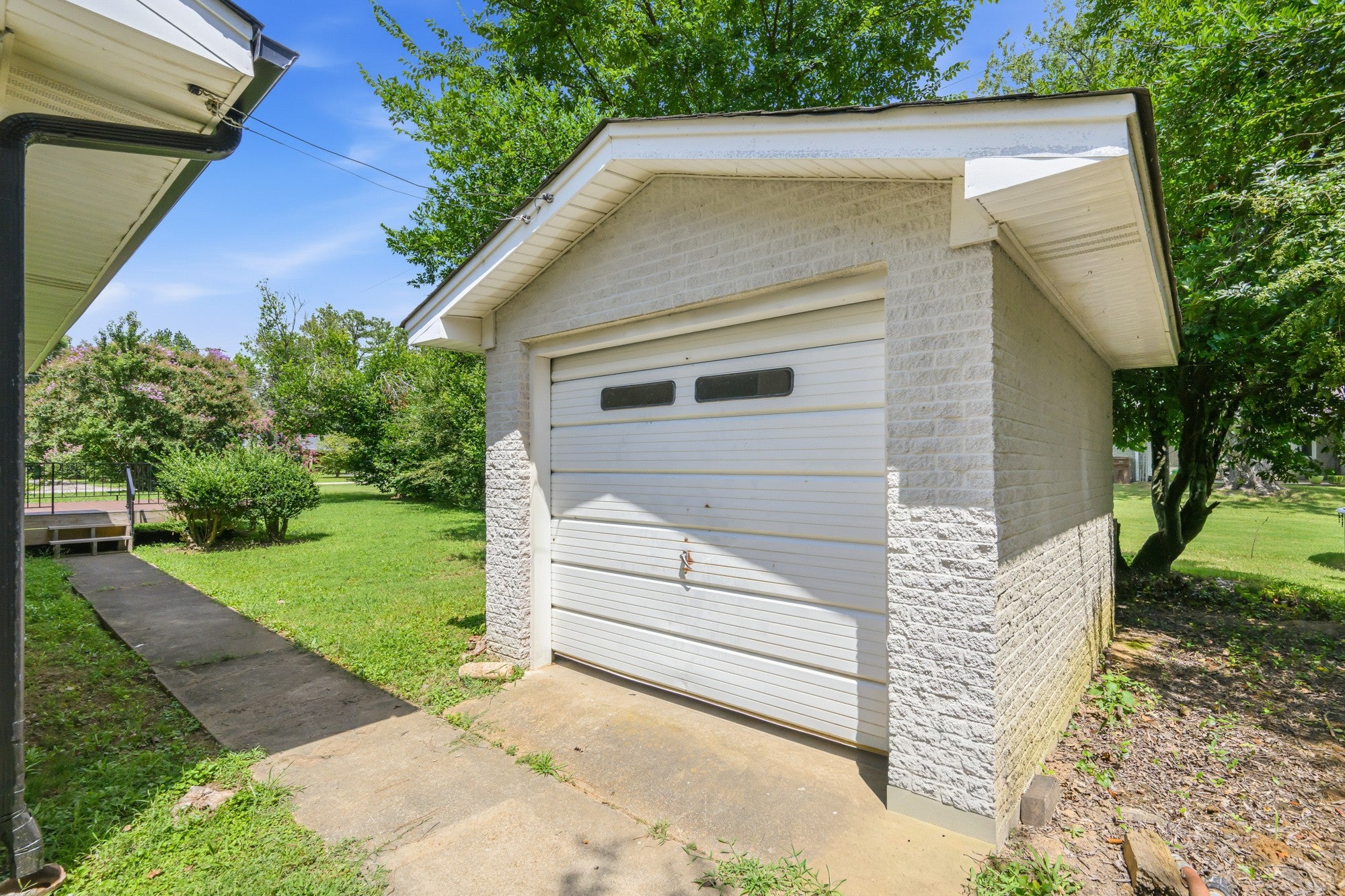 99 Lakewood Dr