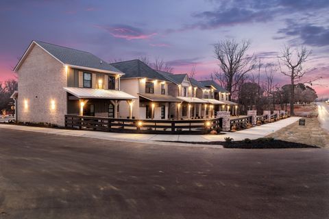 67 Holland Park West Clarksville TN 37043