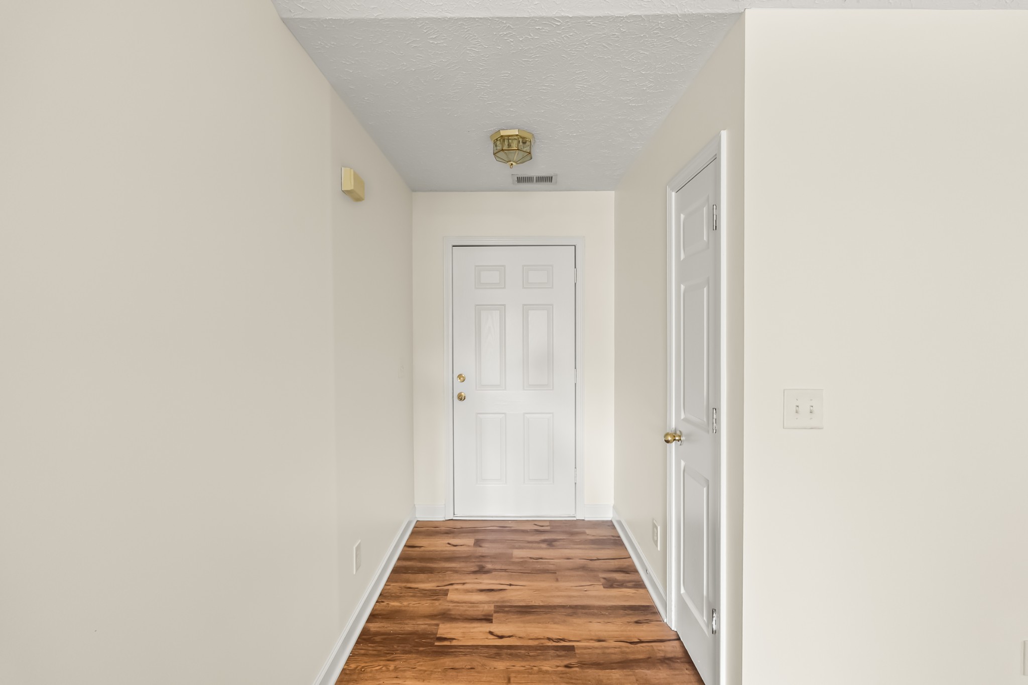 1003 Lowrey Pl