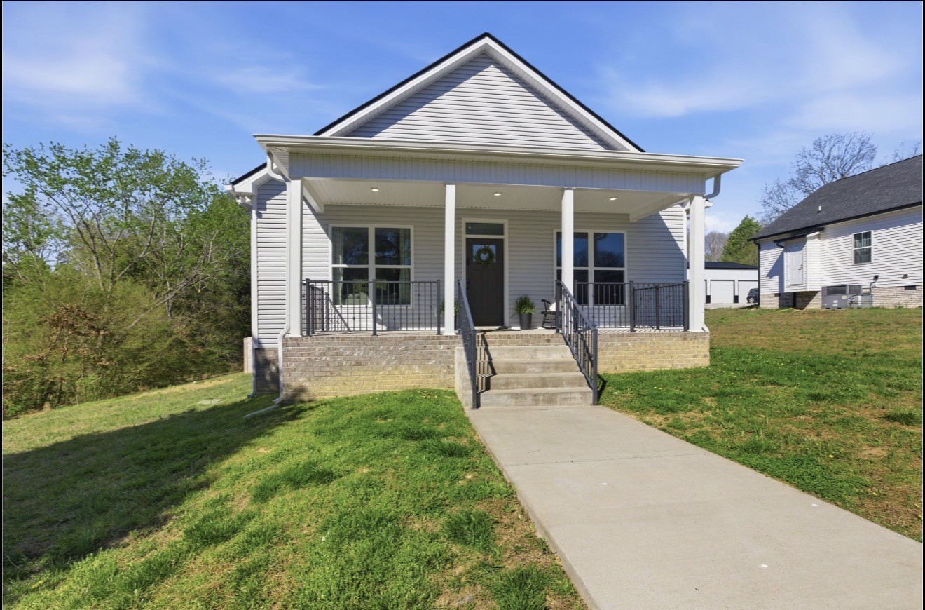 1030 Oak Dr