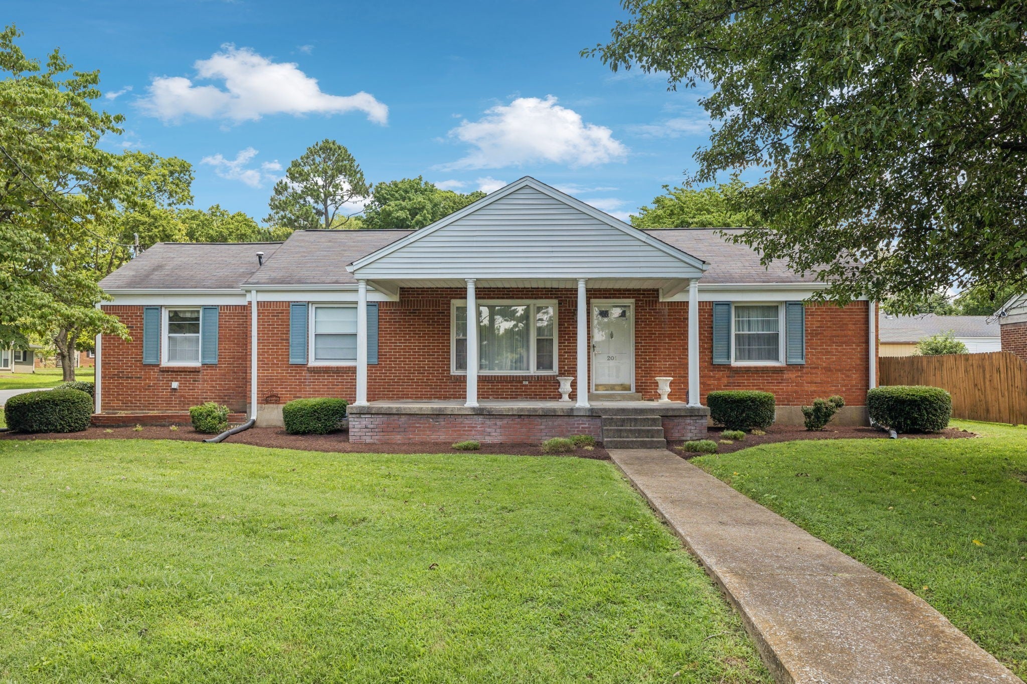 201 Avondale Dr
