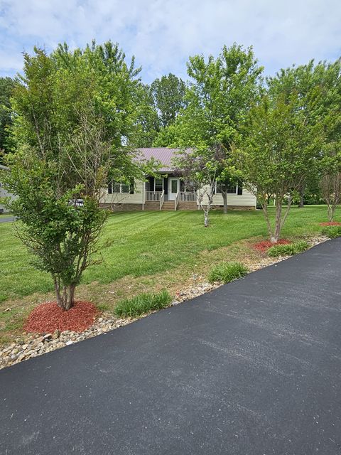 62 Cloudy Ln Lafayette TN 37083