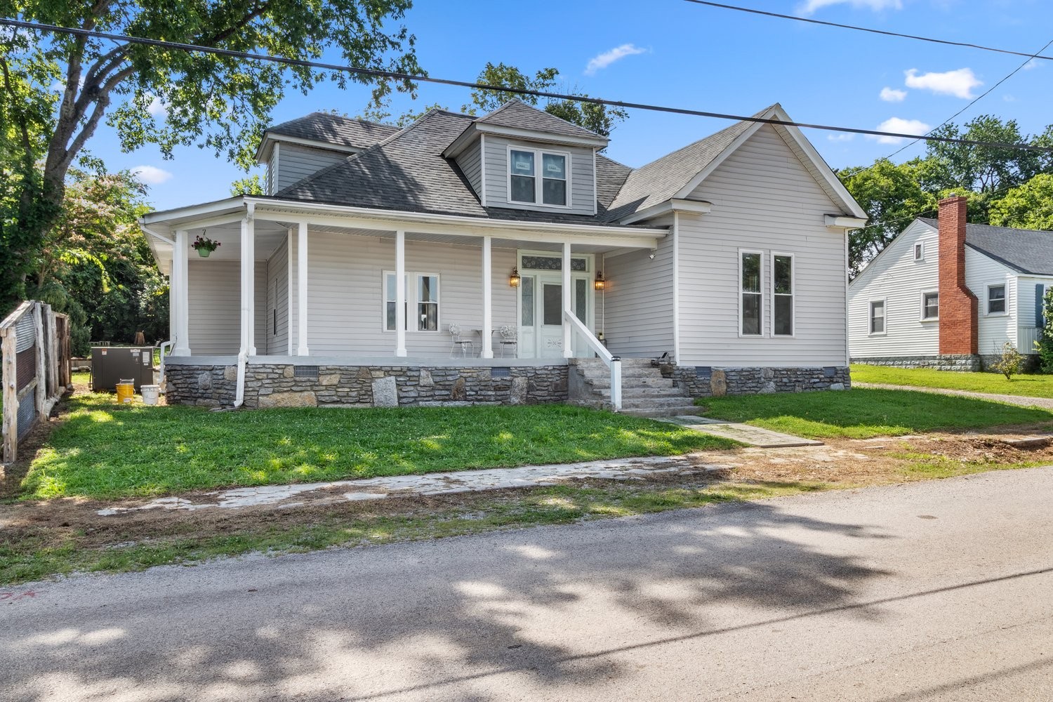 584 Limestone Ave