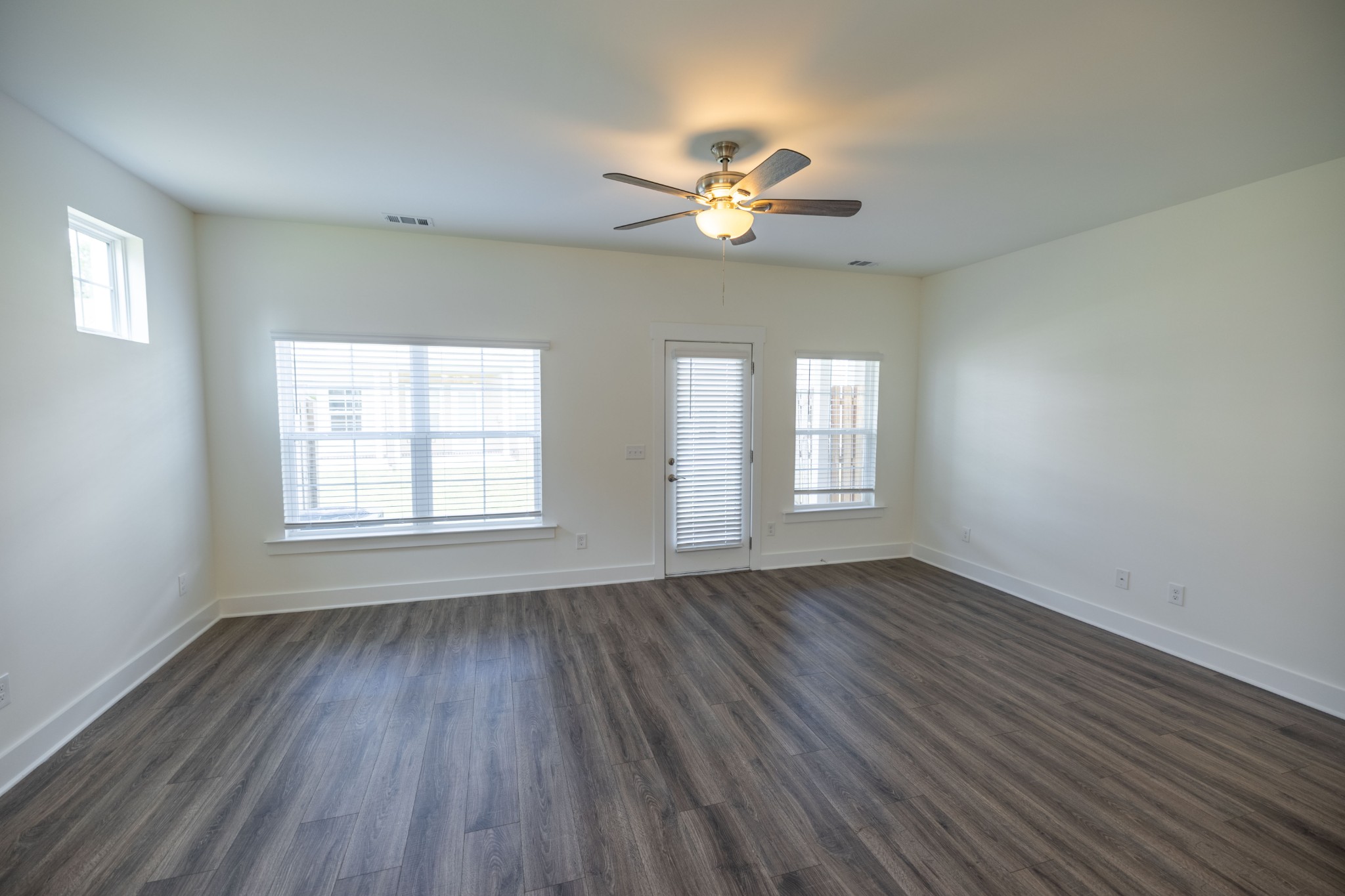 1044 Sweetleaf Dr