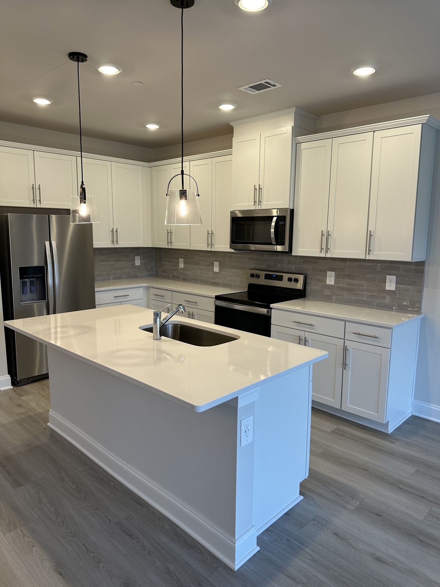 204 Douglas Bend Rd 1604