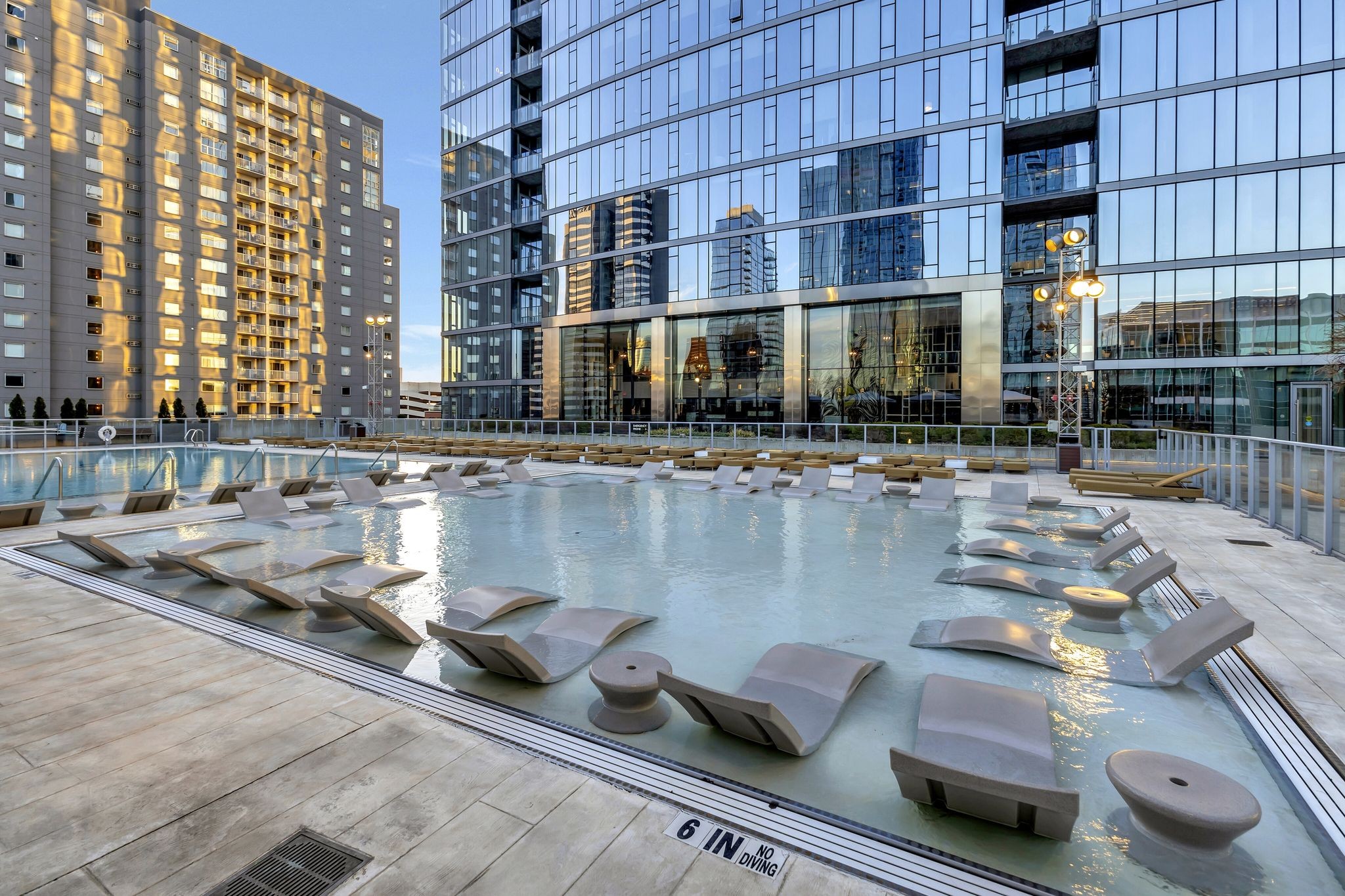 Nashville, Tennessee 37219, United States, 2 Bedrooms Bedrooms, ,2 BathroomsBathrooms,Residential,Active,123983