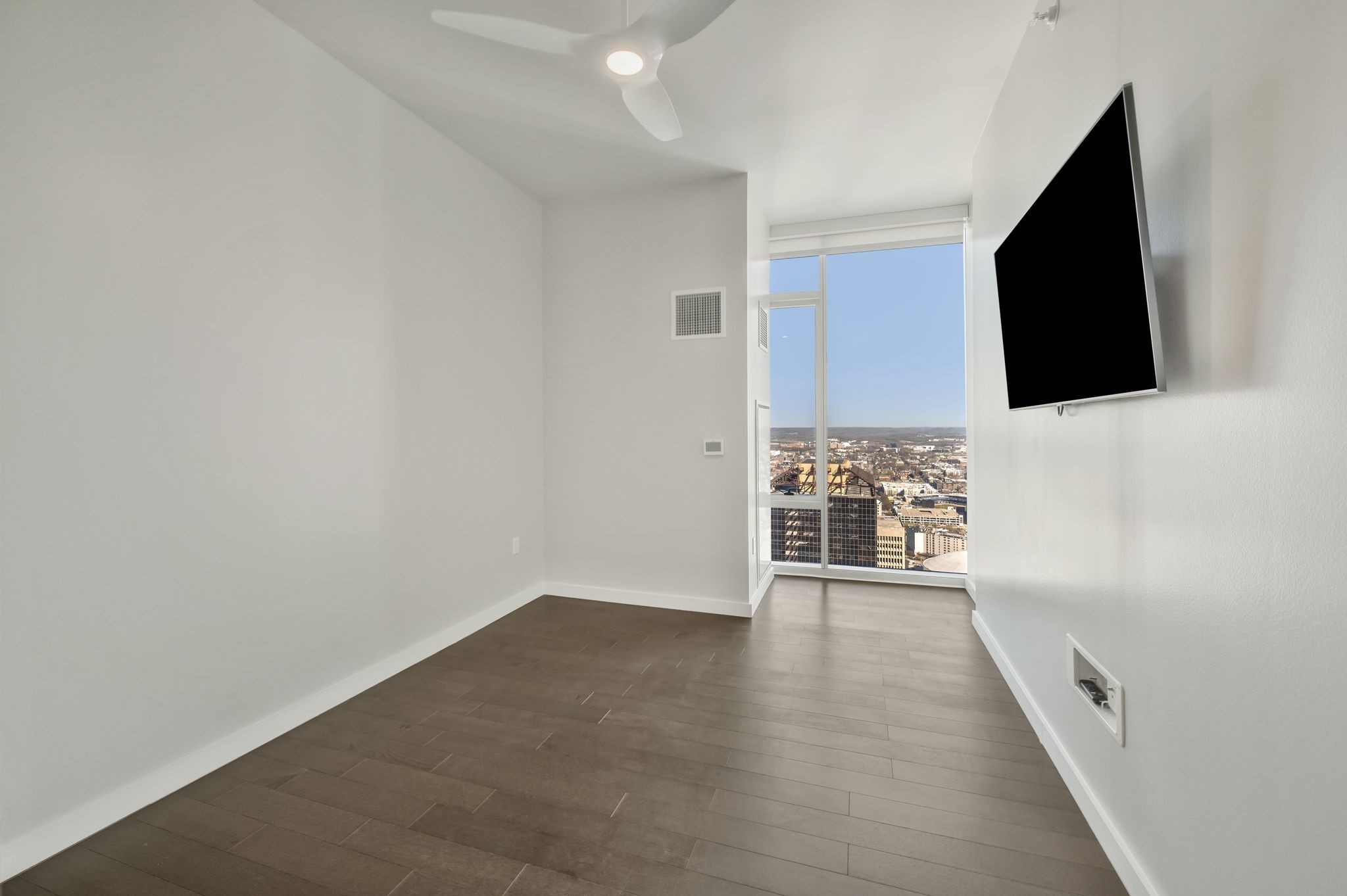 Nashville, Tennessee 37219, United States, 2 Bedrooms Bedrooms, ,2 BathroomsBathrooms,Residential,Active,123983