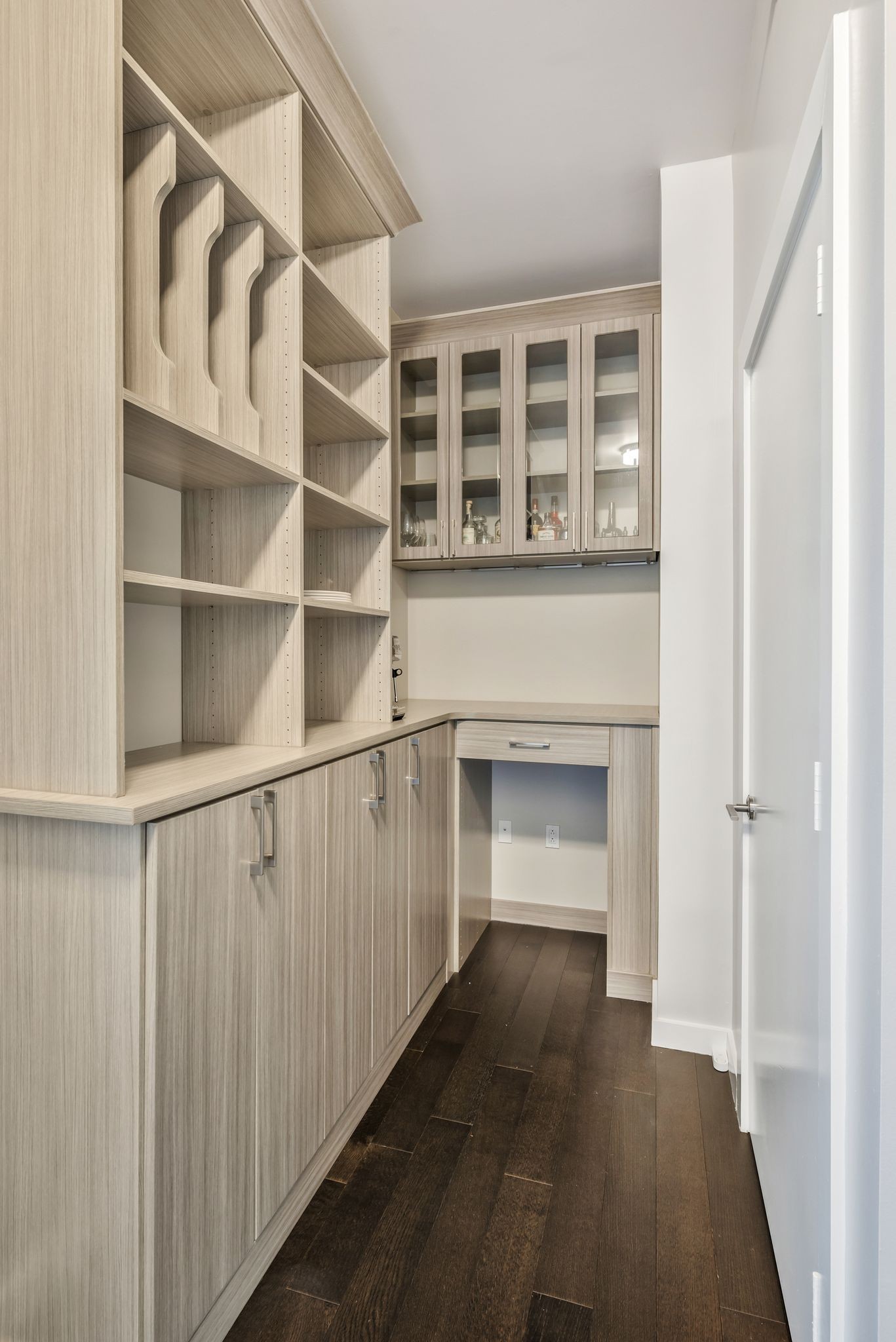 Nashville, Tennessee 37219, United States, 2 Bedrooms Bedrooms, ,2 BathroomsBathrooms,Residential,Active,123983