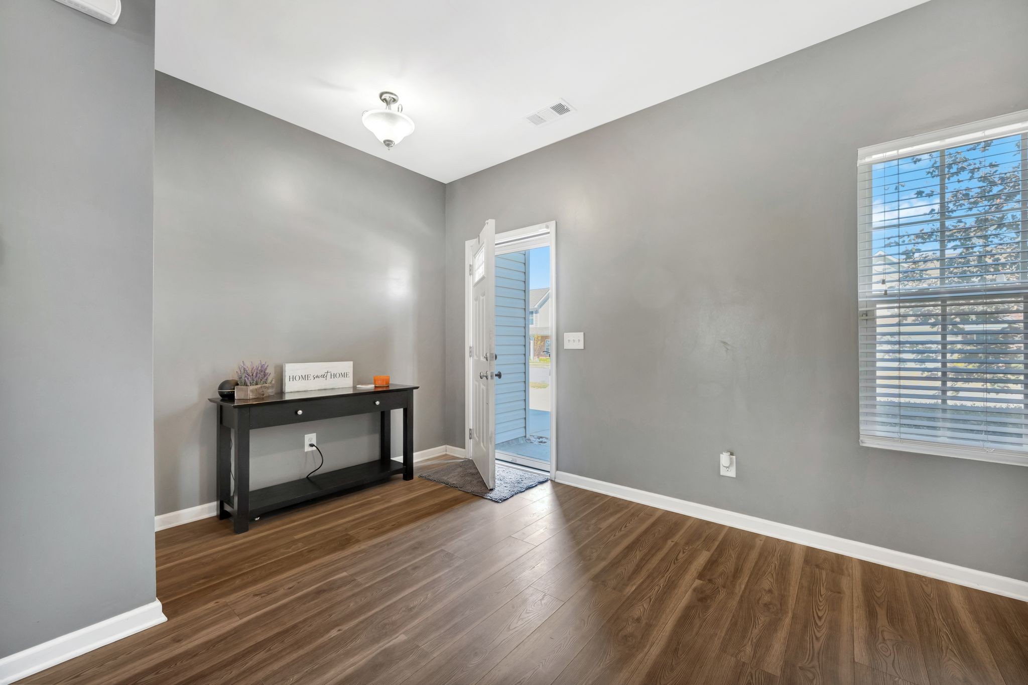 1245 Scarcroft Ln