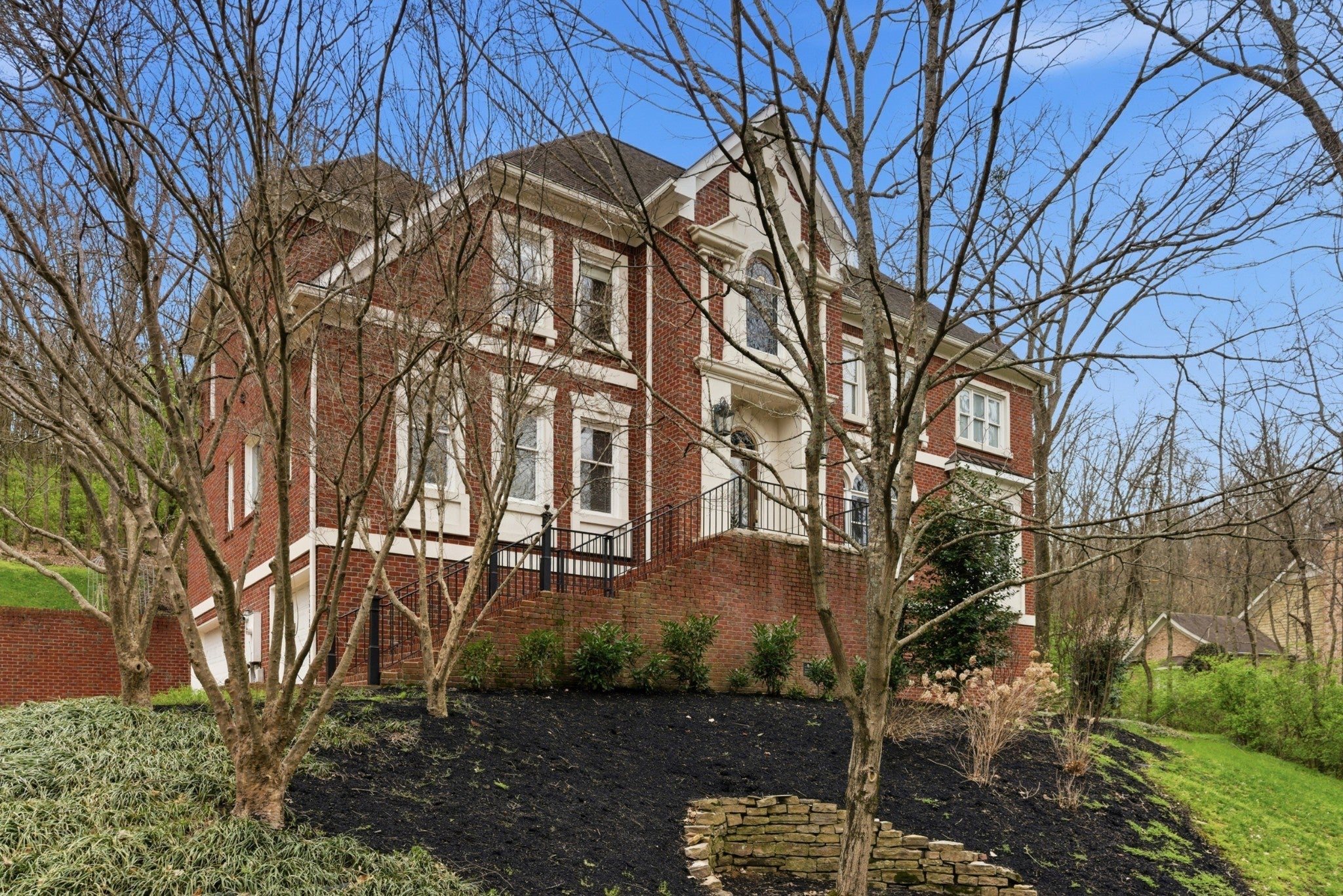 553 Grand Oaks Dr