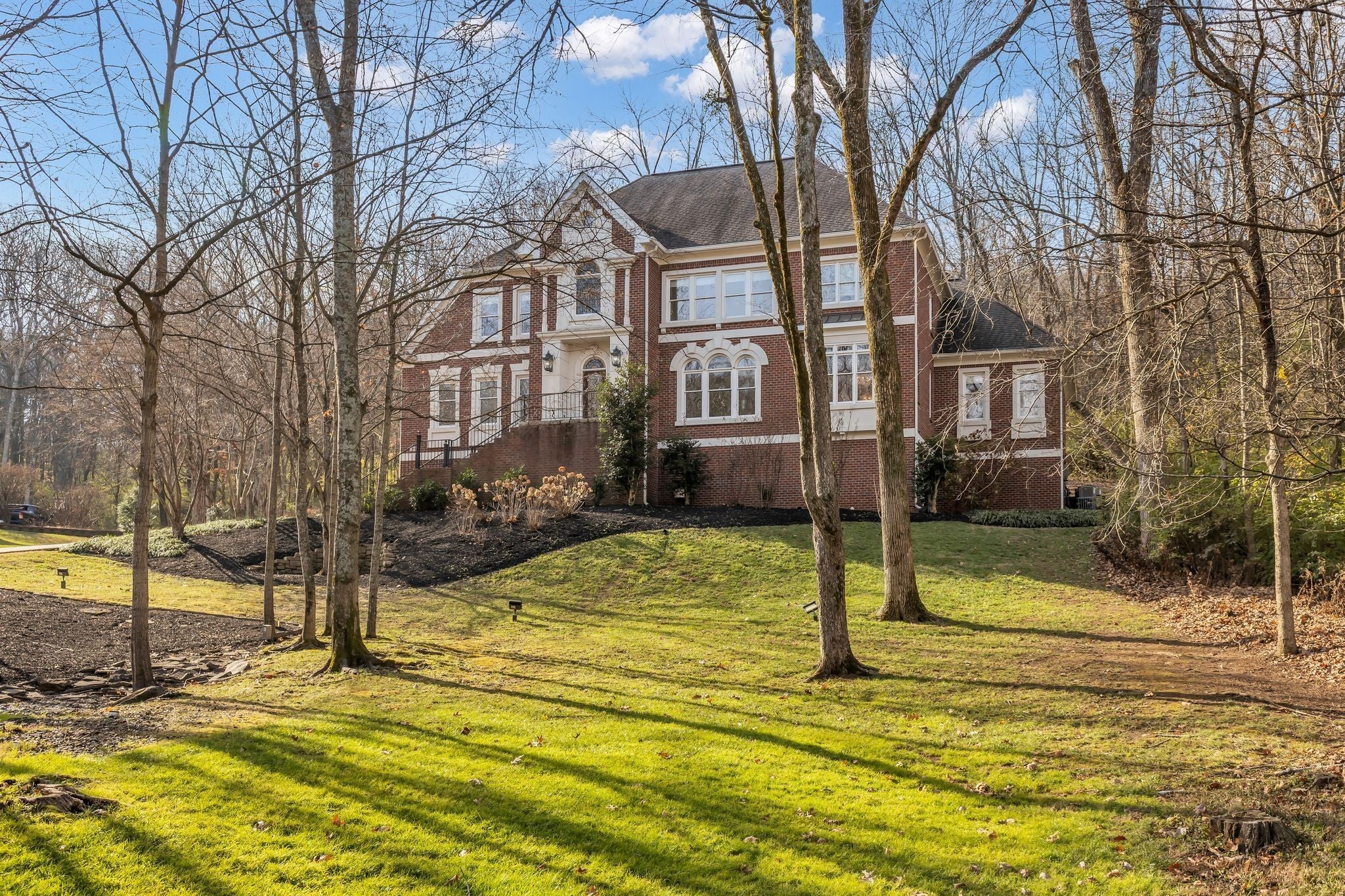 553 Grand Oaks Dr