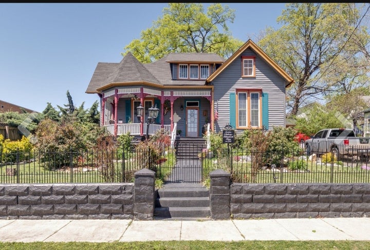 Photo 1 of 44 — 210 S 6th St, Pulaski, TN 38478