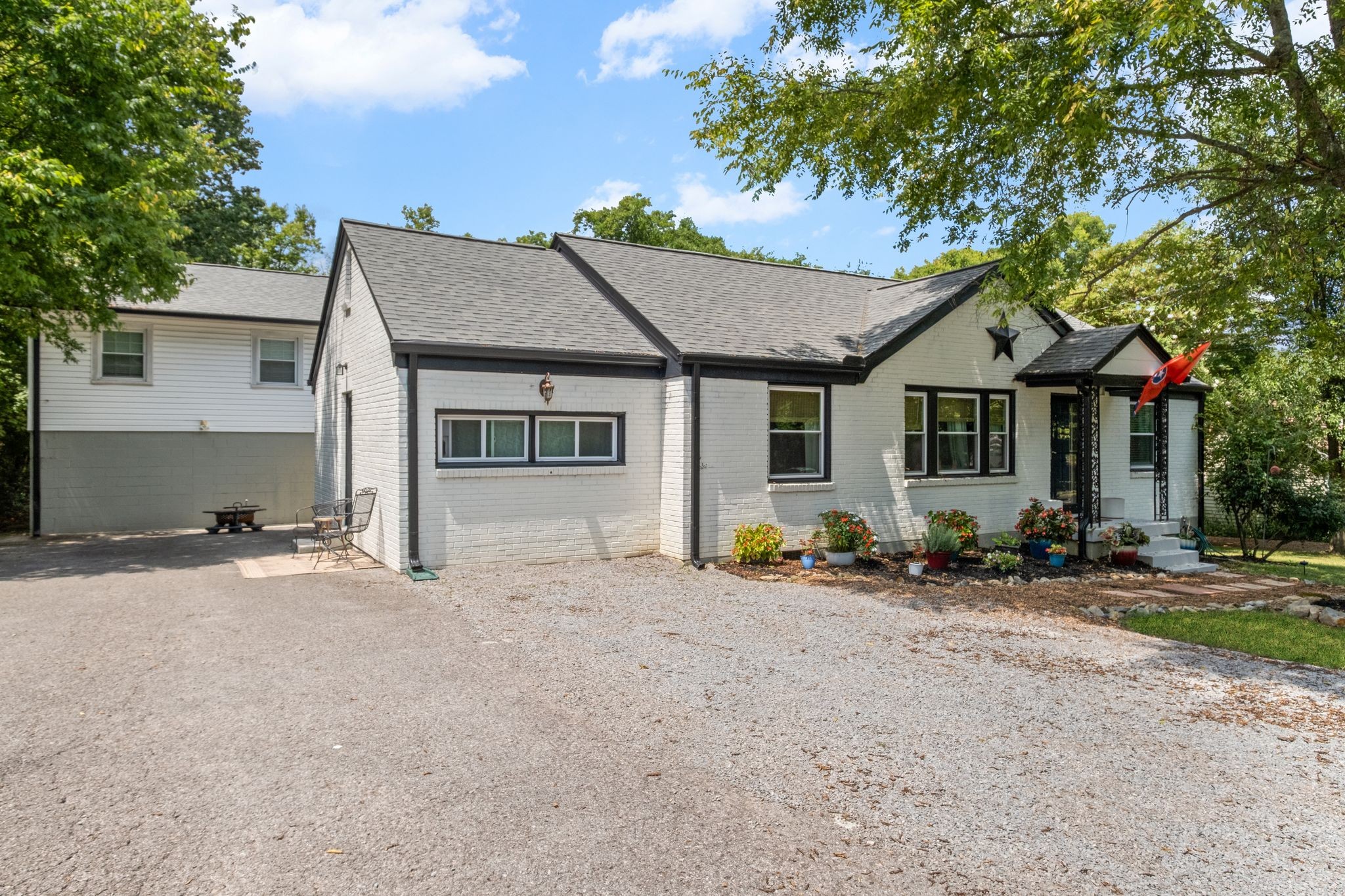 4907 Log Cabin Rd