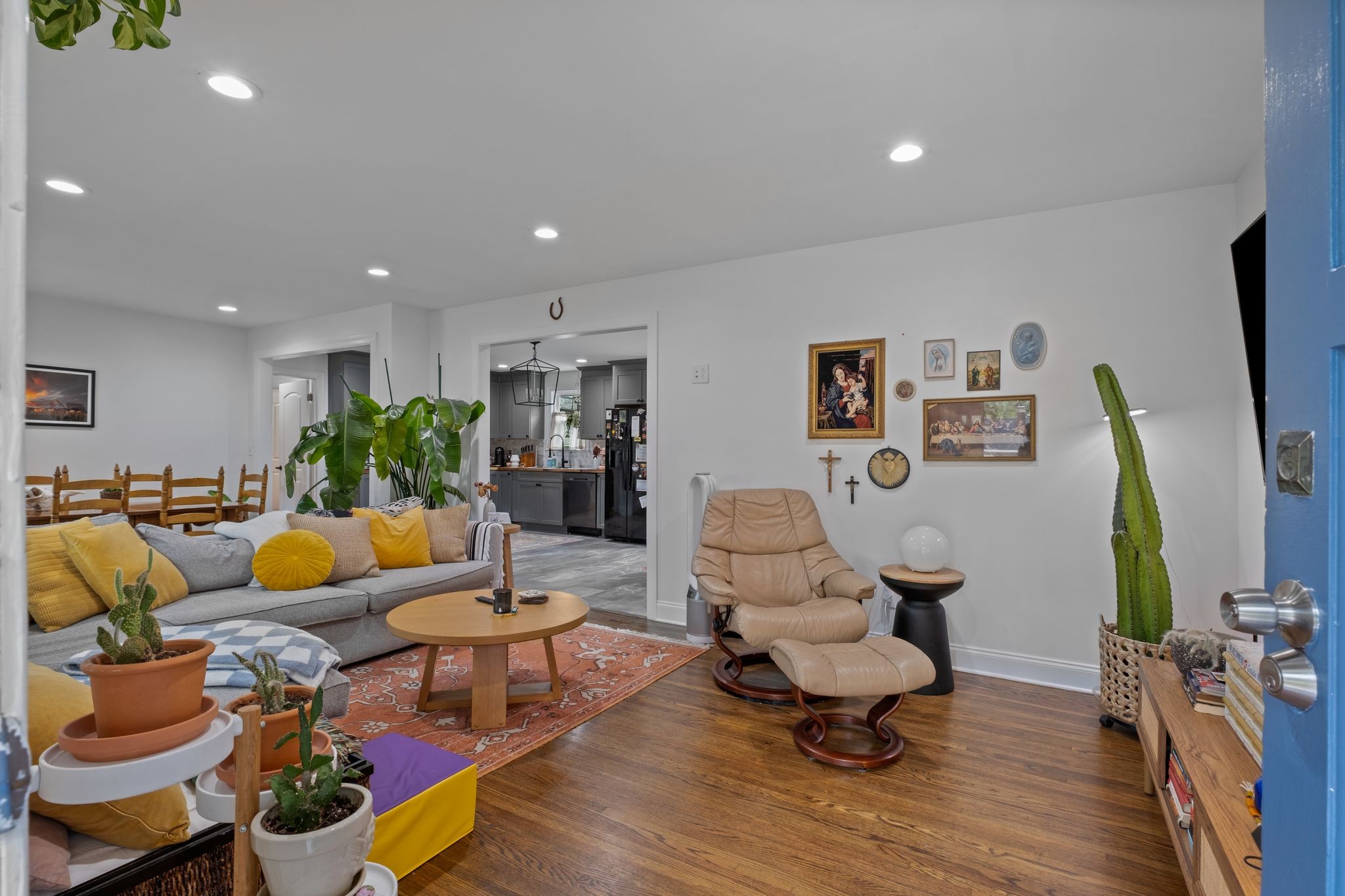 4907 Log Cabin Rd