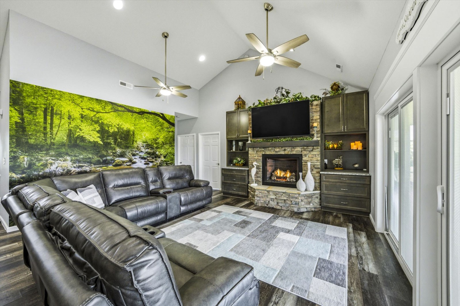 1971 Harbor Hills Dr