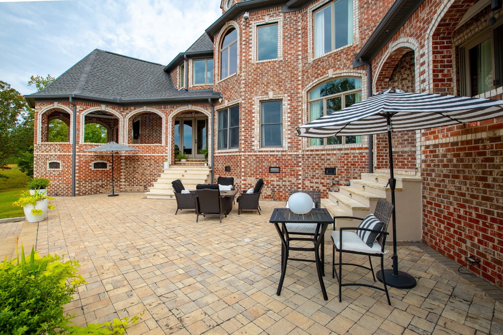 140 Lake Shore Lane