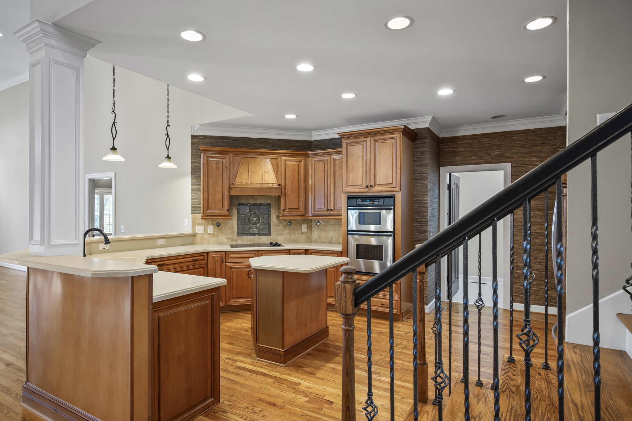 1032 Golf Club Cir W