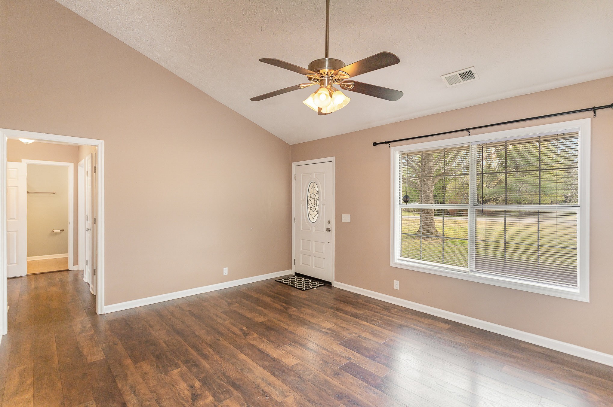 1019 Willowbank Dr S