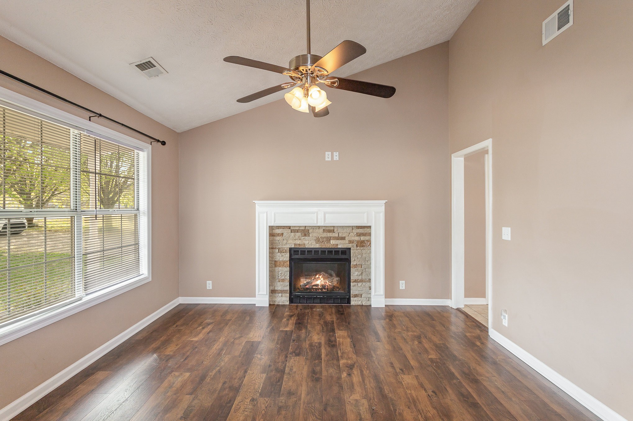 1019 Willowbank Dr S