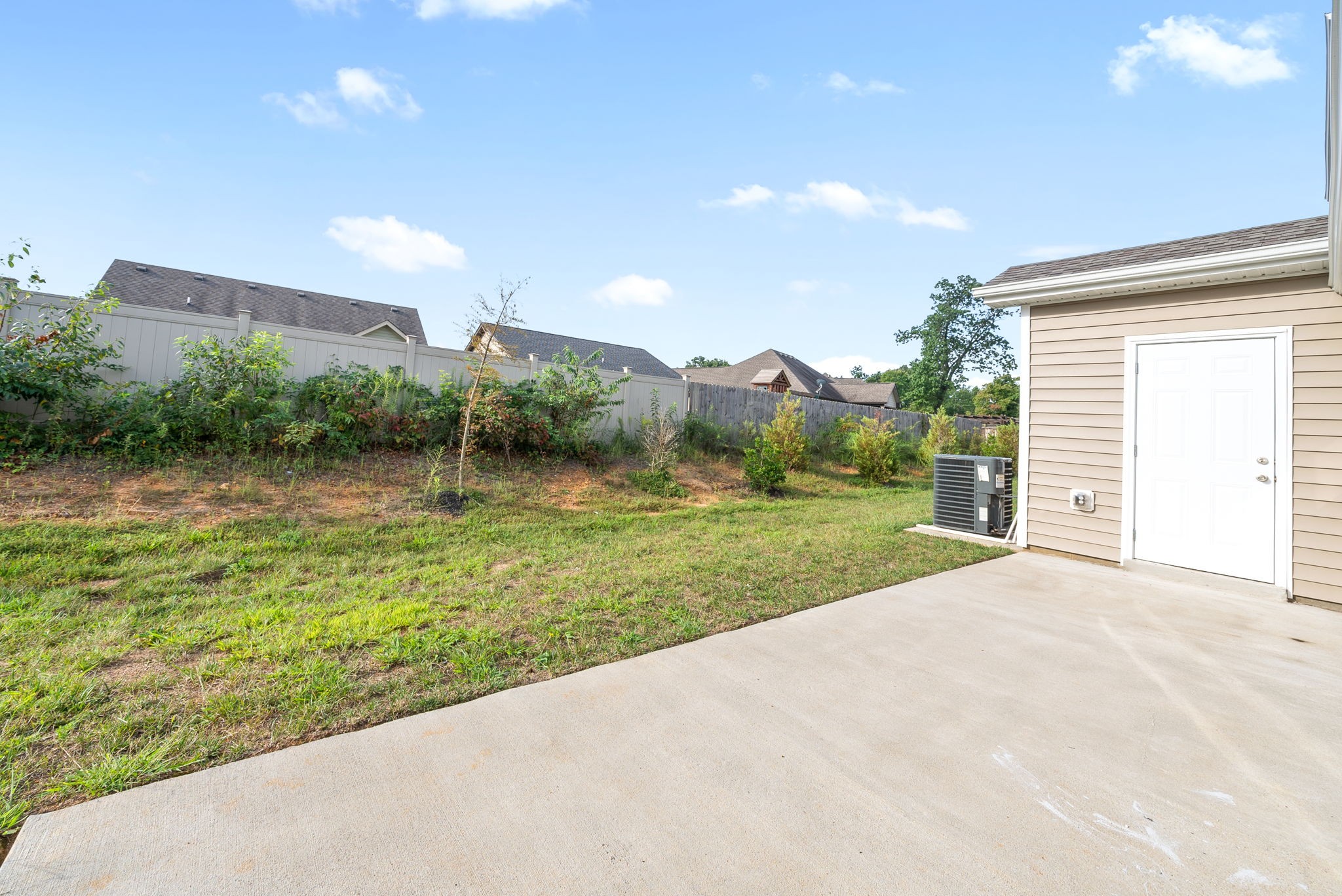 Clarksville, Tennessee 37040, United States, 3 Bedrooms Bedrooms, ,3 BathroomsBathrooms,Residential,Active,21338