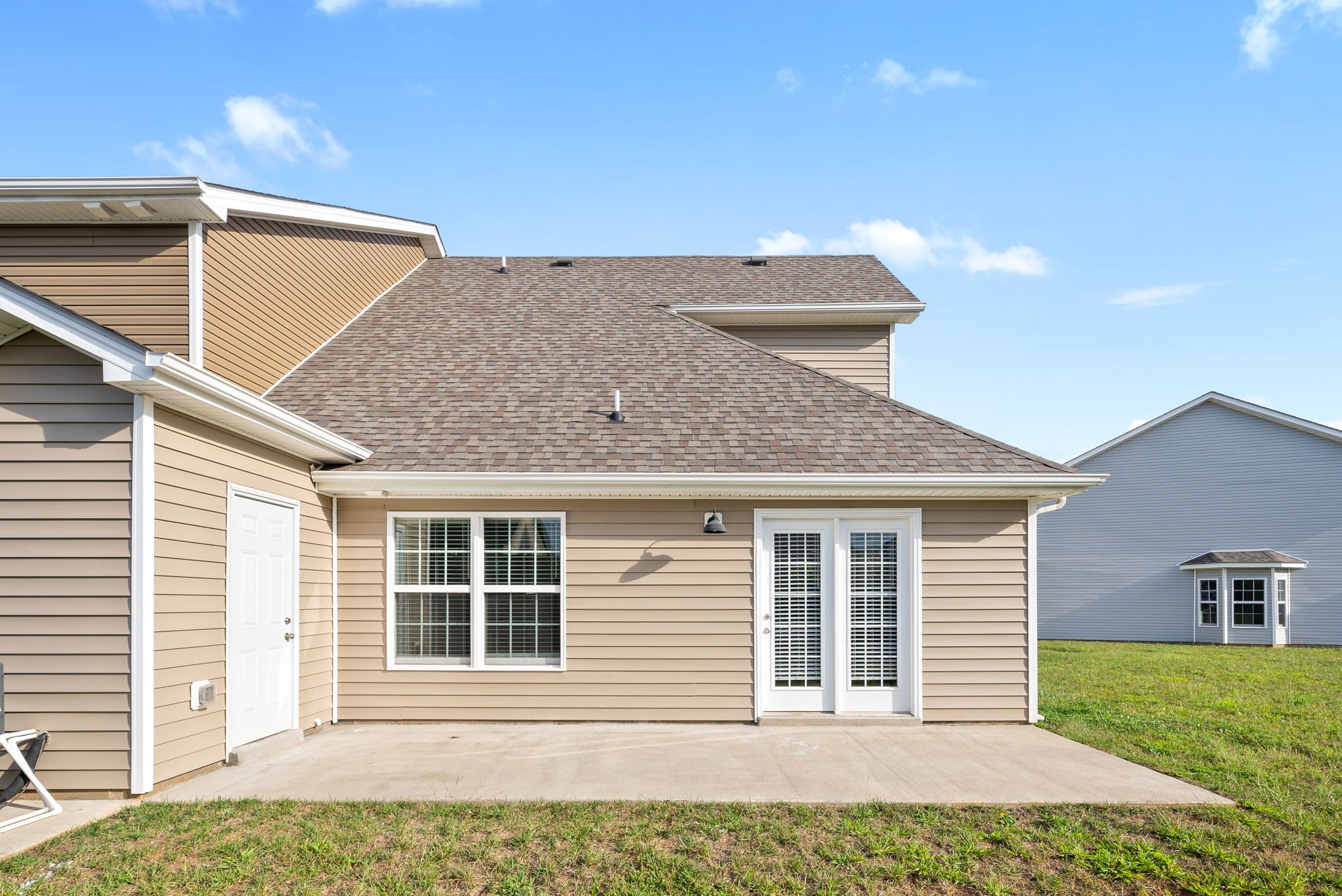 Clarksville, Tennessee 37040, United States, 3 Bedrooms Bedrooms, ,3 BathroomsBathrooms,Residential,Active,21338