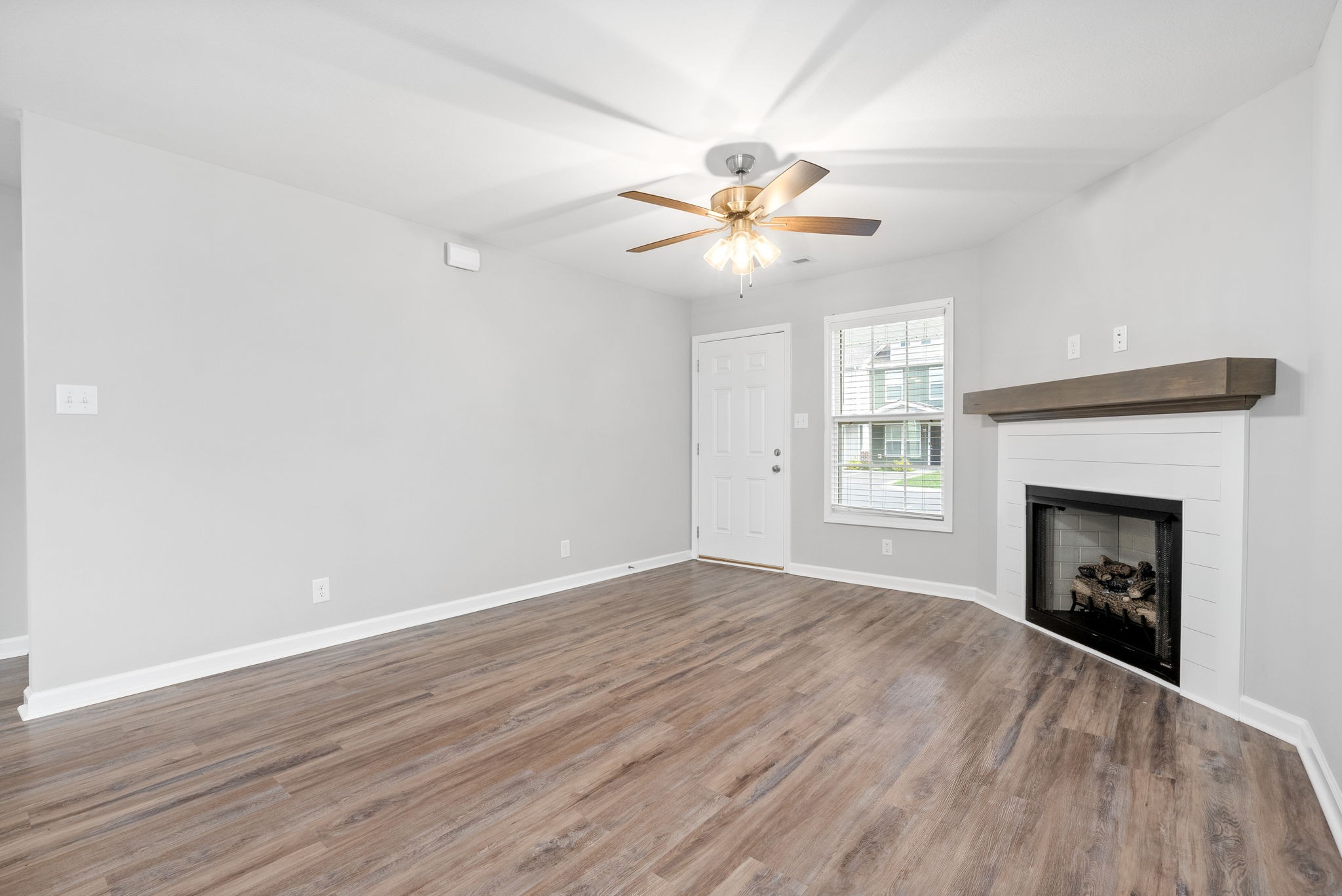 Clarksville, Tennessee 37040, United States, 3 Bedrooms Bedrooms, ,3 BathroomsBathrooms,Residential,Active,21338