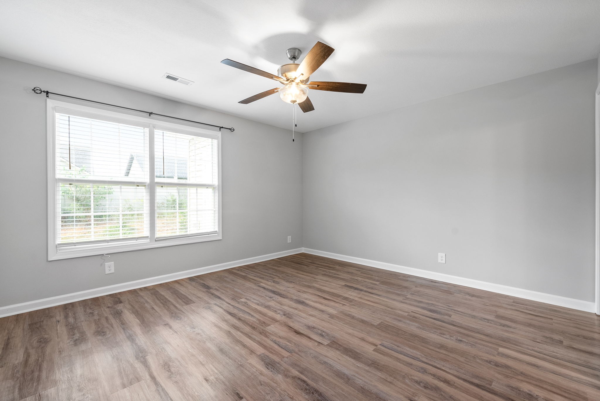 Clarksville, Tennessee 37040, United States, 3 Bedrooms Bedrooms, ,3 BathroomsBathrooms,Residential,Active,21338