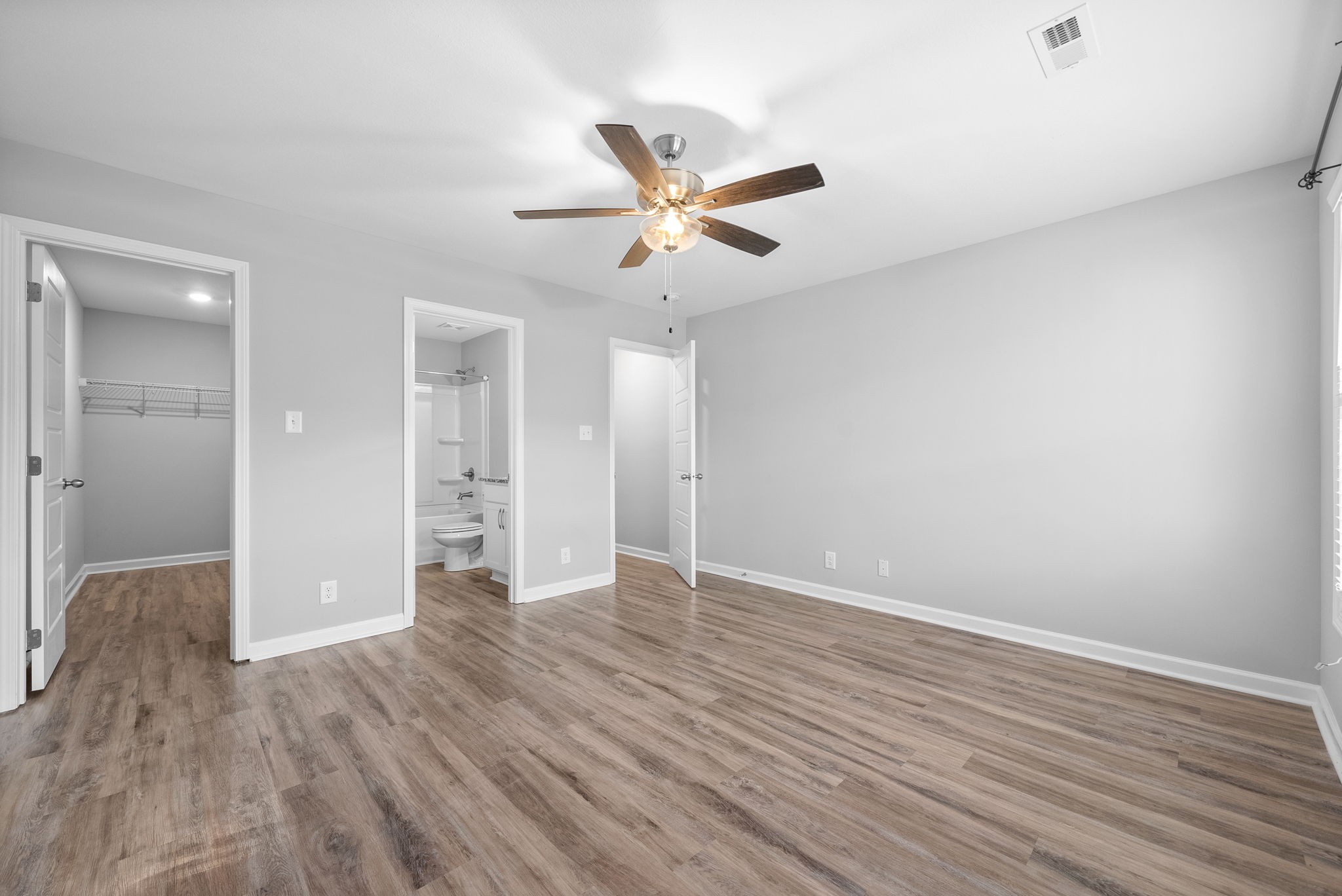Clarksville, Tennessee 37040, United States, 3 Bedrooms Bedrooms, ,3 BathroomsBathrooms,Residential,Active,21338