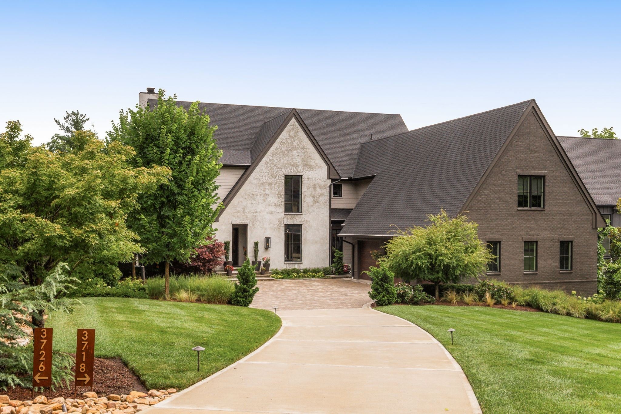 3718 Woodlawn Dr