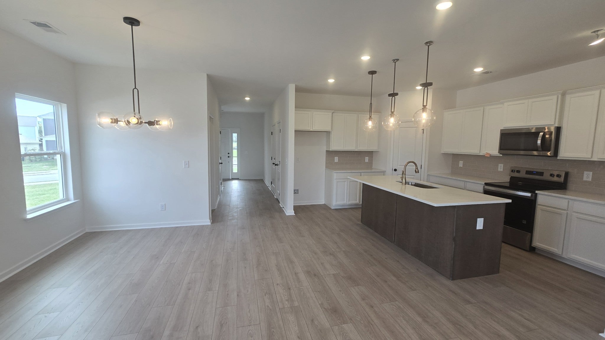 6104 Saxlingham Pl