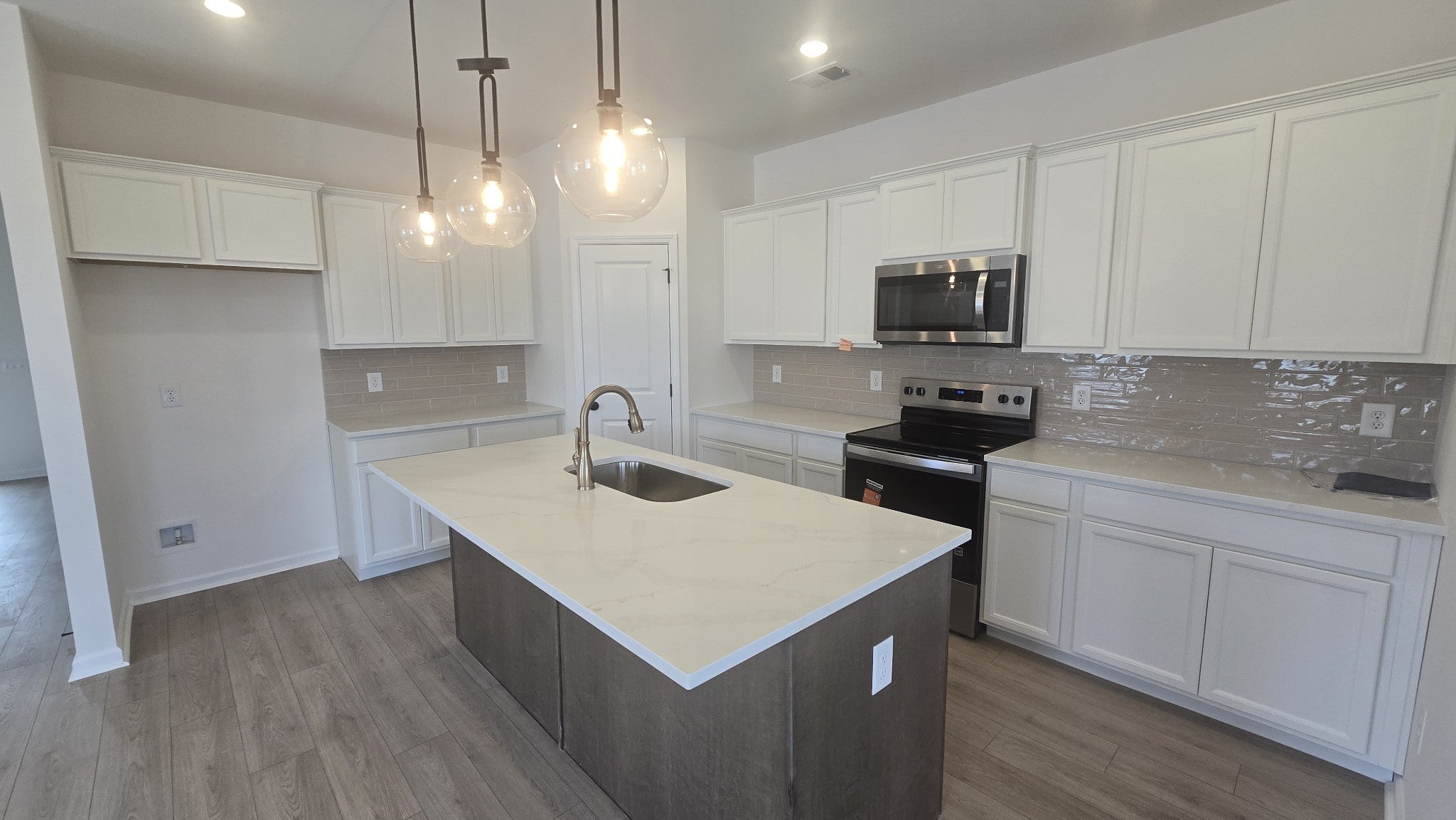 6104 Saxlingham Pl