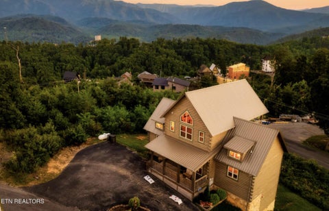 Photo of 729 Bear Walk Way, Gatlinburg, TN 37738 (MLS # 3542306)